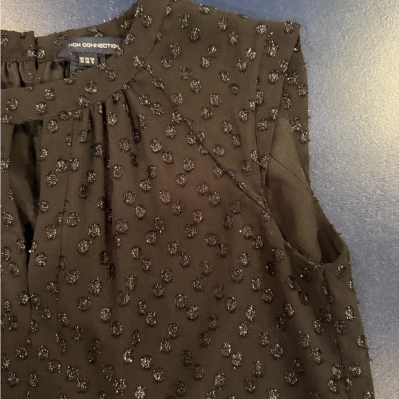 French Connection Black w/Blk Shimmery Polka Dot Sleeveless Open V Front Blouse - Picture 5 of 7